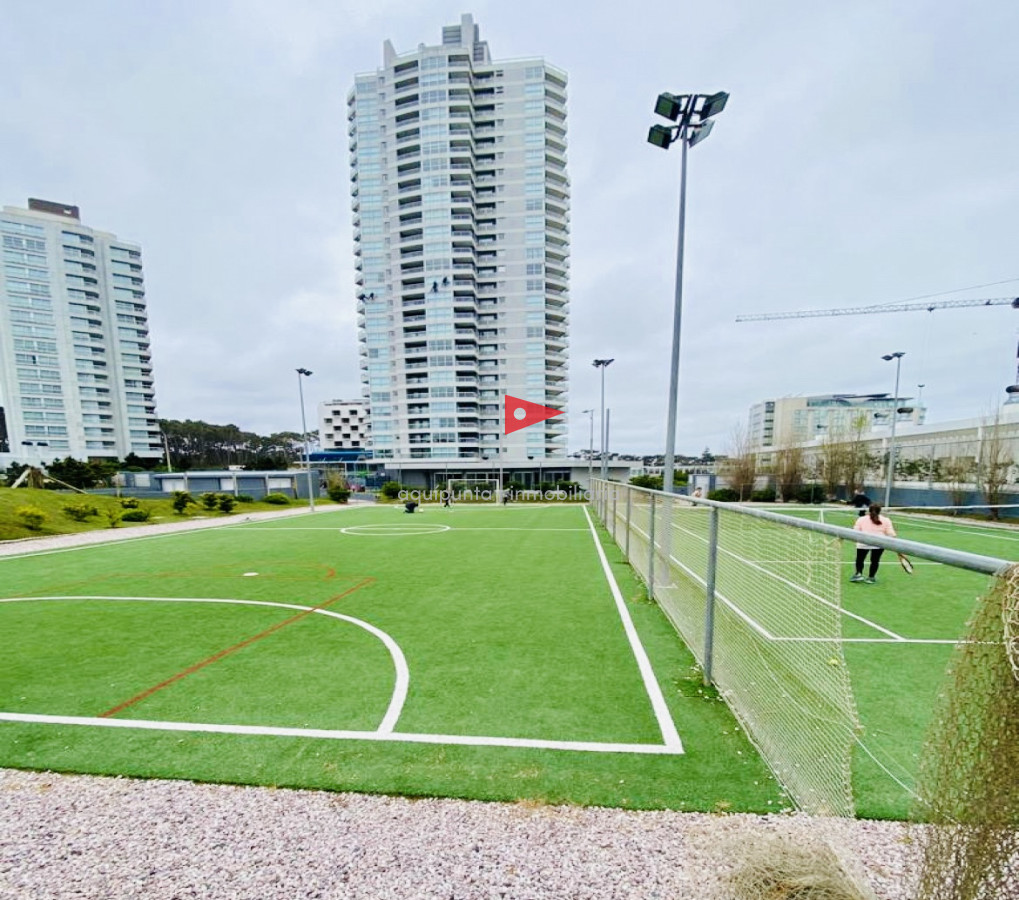 Apartamento ID.164 - Venta de gran apartamento de 3 dormitorios con parrillero propio en Playa Brava, Punta del Este