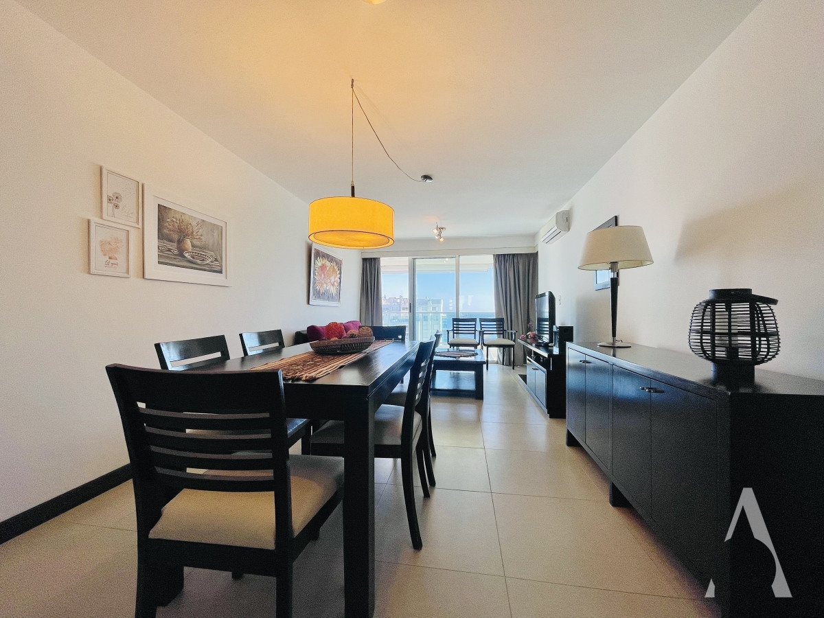 Apartamento ID.68 - Apartamento con Vista al Mar de 2 Dormitorios a Una Cuadra de la Playa, Punta del Este
