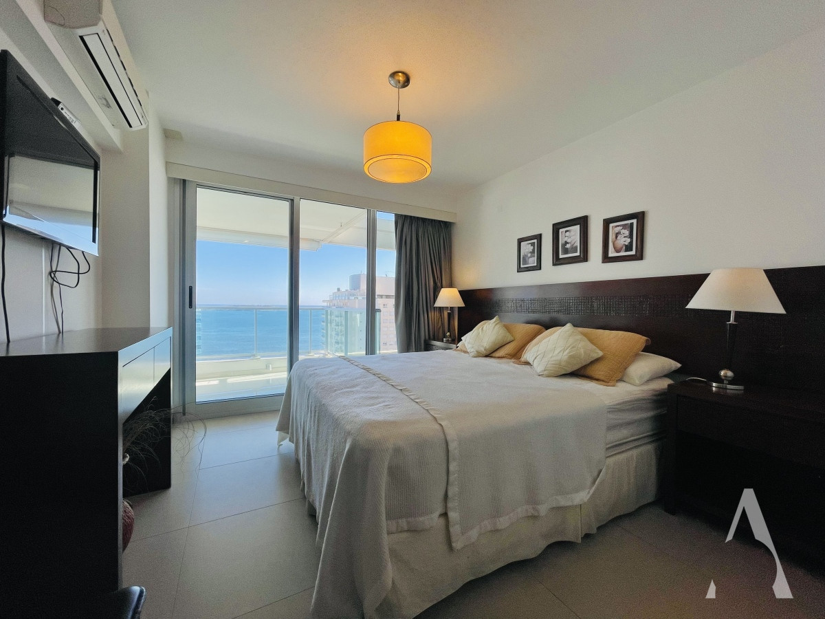 Apartamento ID.68 - Apartamento con Vista al Mar de 2 Dormitorios a Una Cuadra de la Playa, Punta del Este
