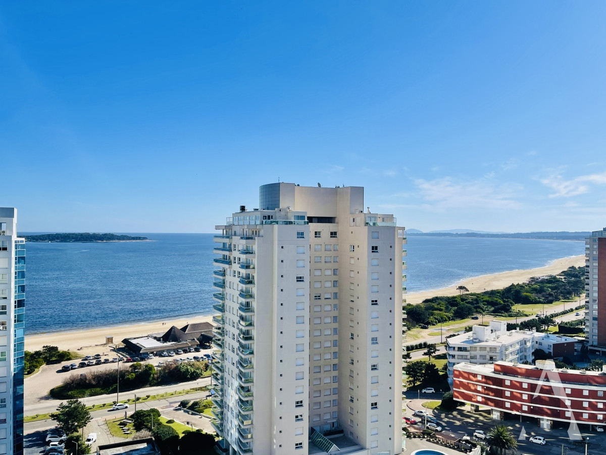 Apartamento ID.68 - Apartamento con Vista al Mar de 2 Dormitorios a Una Cuadra de la Playa, Punta del Este