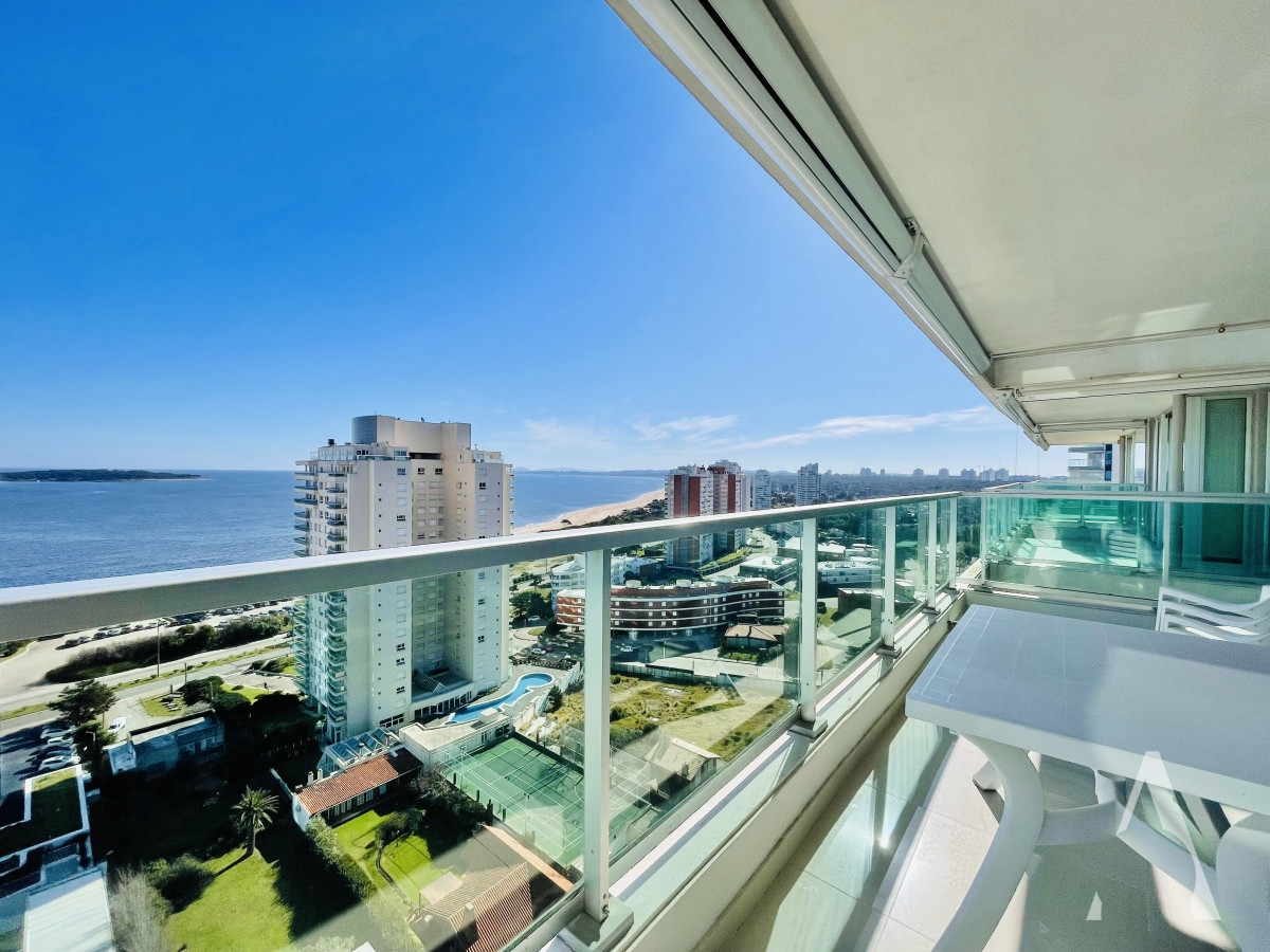 Apartamento ID.68 - Apartamento con Vista al Mar de 2 Dormitorios a Una Cuadra de la Playa, Punta del Este