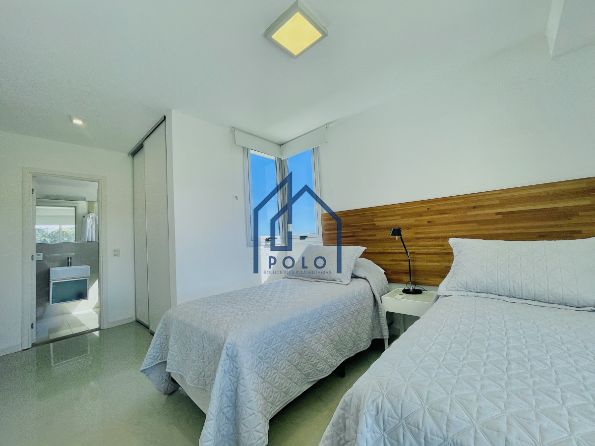 Apartamento ID.151 - Venta Penthouse de 3 Dormitorios en Primera Línea del Mar, Playa Brava Punta del Este