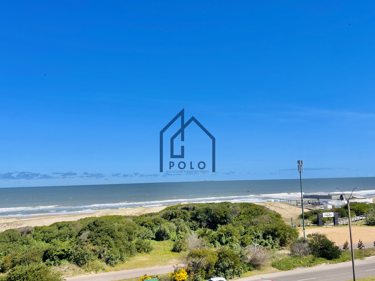 Apartamento ID.151 - Venta Penthouse de 3 Dormitorios en Primera Línea del Mar, Playa Brava Punta del Este