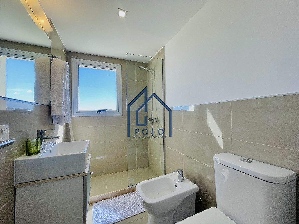 Apartamento ID.151 - Venta Penthouse de 3 Dormitorios en Primera Línea del Mar, Playa Brava Punta del Este