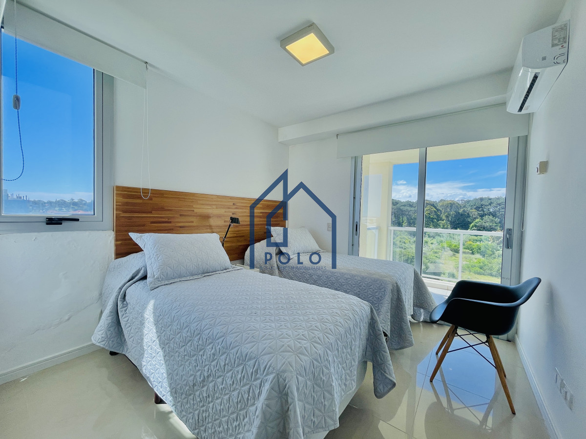 Apartamento ID.151 - Venta Penthouse de 3 Dormitorios en Primera Línea del Mar, Playa Brava Punta del Este