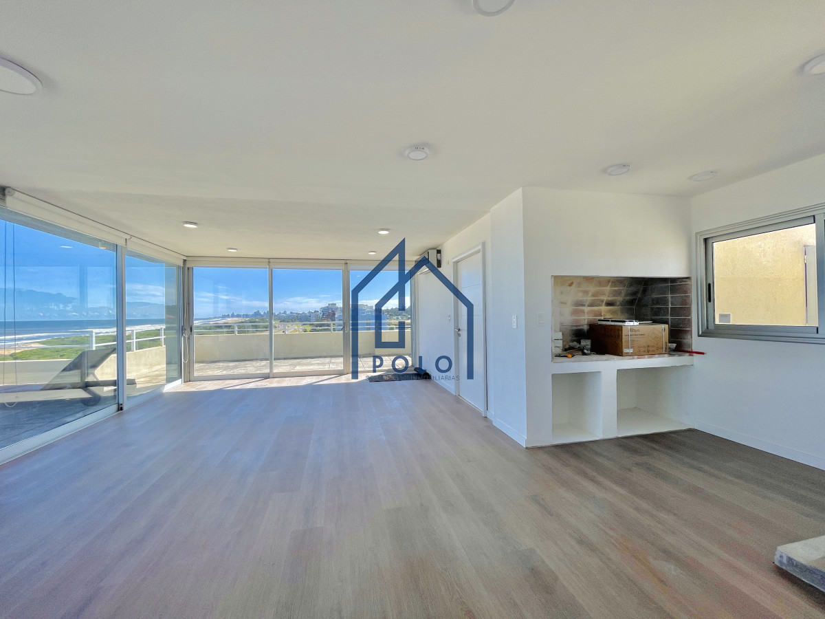 Apartamento ID.151 - Venta Penthouse de 3 Dormitorios en Primera Línea del Mar, Playa Brava Punta del Este