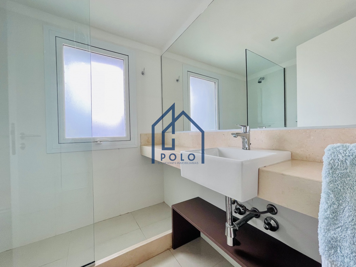Apartamento ID.111 - Apartamento de 3 Dormitorios y Parrillero Frente al Mar, Playa Mansa