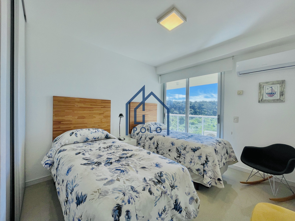 Apartamento ID.151 - Venta Penthouse de 3 Dormitorios en Primera Línea del Mar, Playa Brava Punta del Este