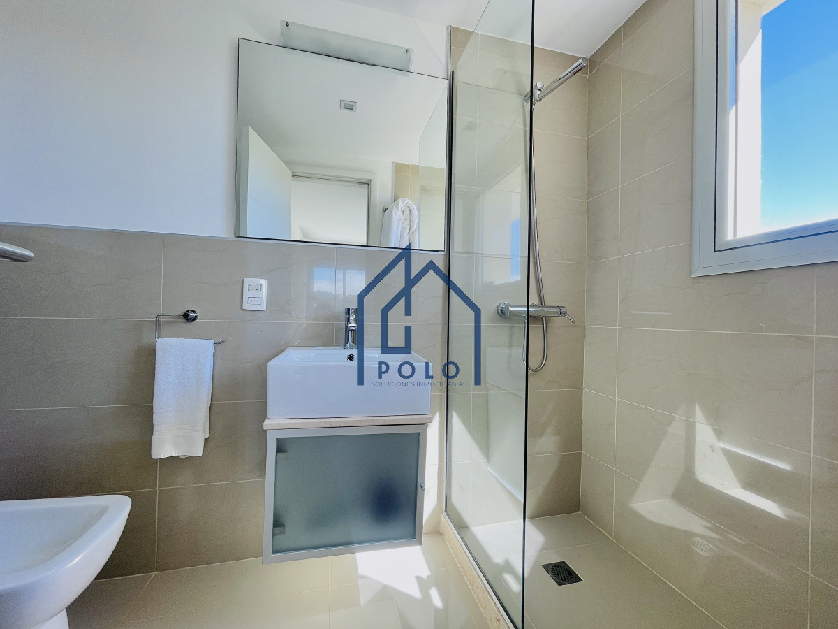 Apartamento ID.151 - Venta Penthouse de 3 Dormitorios en Primera Línea del Mar, Playa Brava Punta del Este