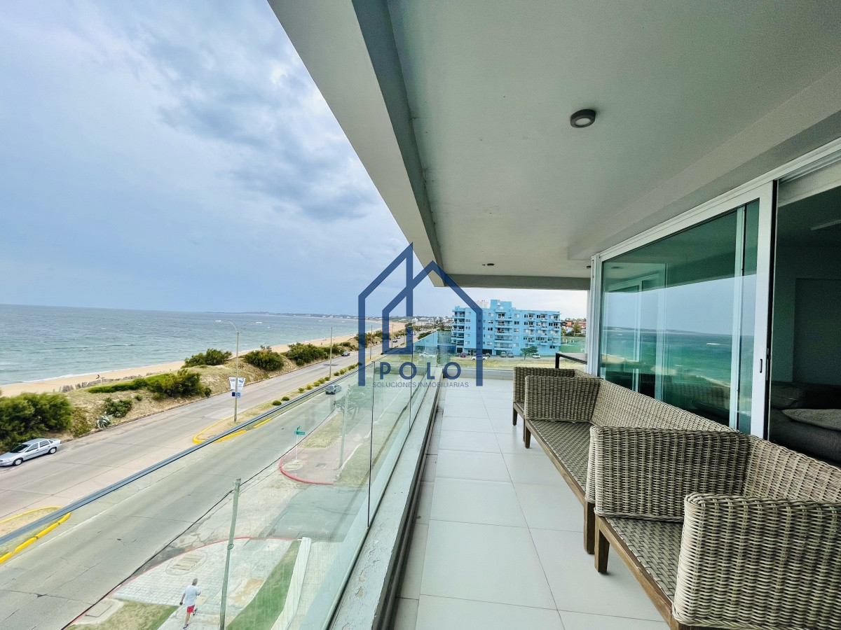 Apartamento ID.111 - Apartamento de 3 Dormitorios y Parrillero Frente al Mar, Playa Mansa
