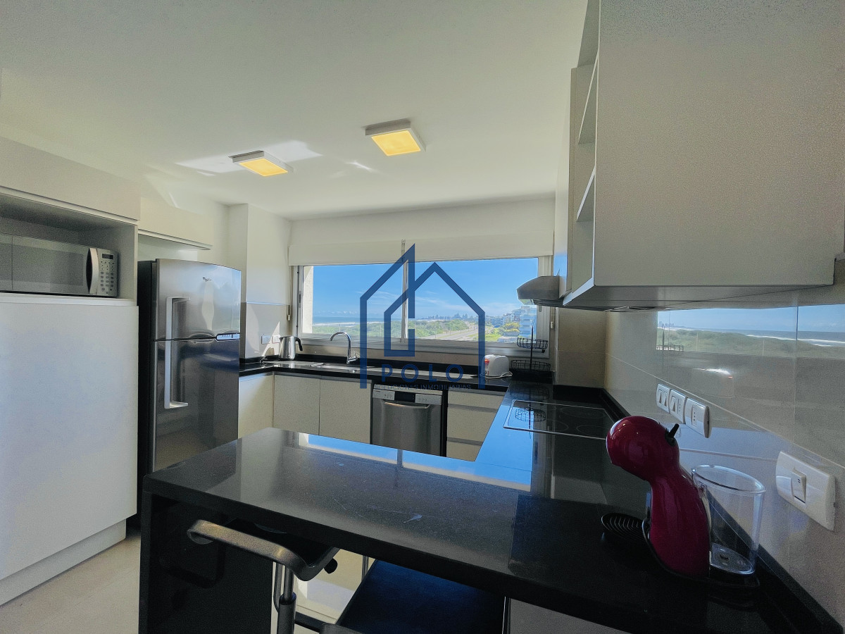 Apartamento ID.151 - Venta Penthouse de 3 Dormitorios en Primera Línea del Mar, Playa Brava Punta del Este