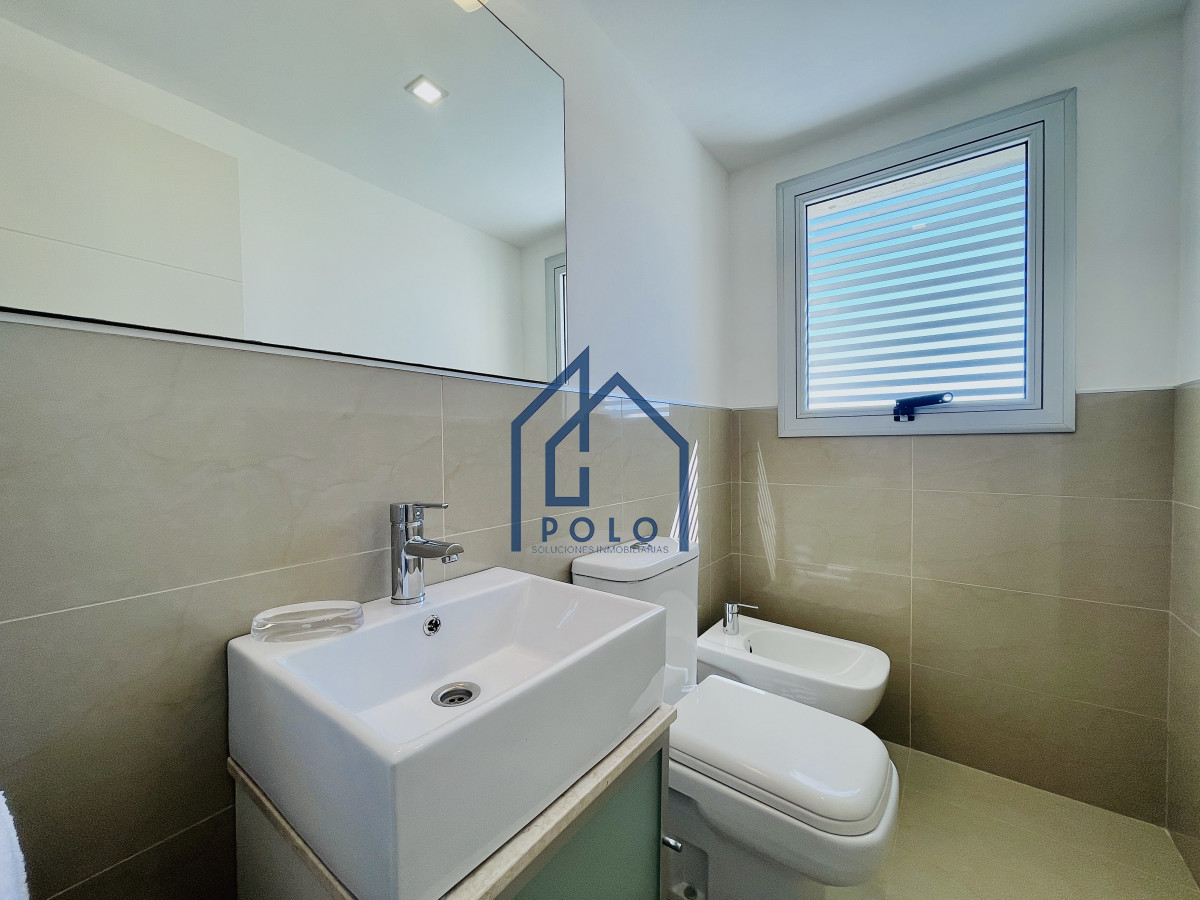 Apartamento ID.151 - Venta Penthouse de 3 Dormitorios en Primera Línea del Mar, Playa Brava Punta del Este