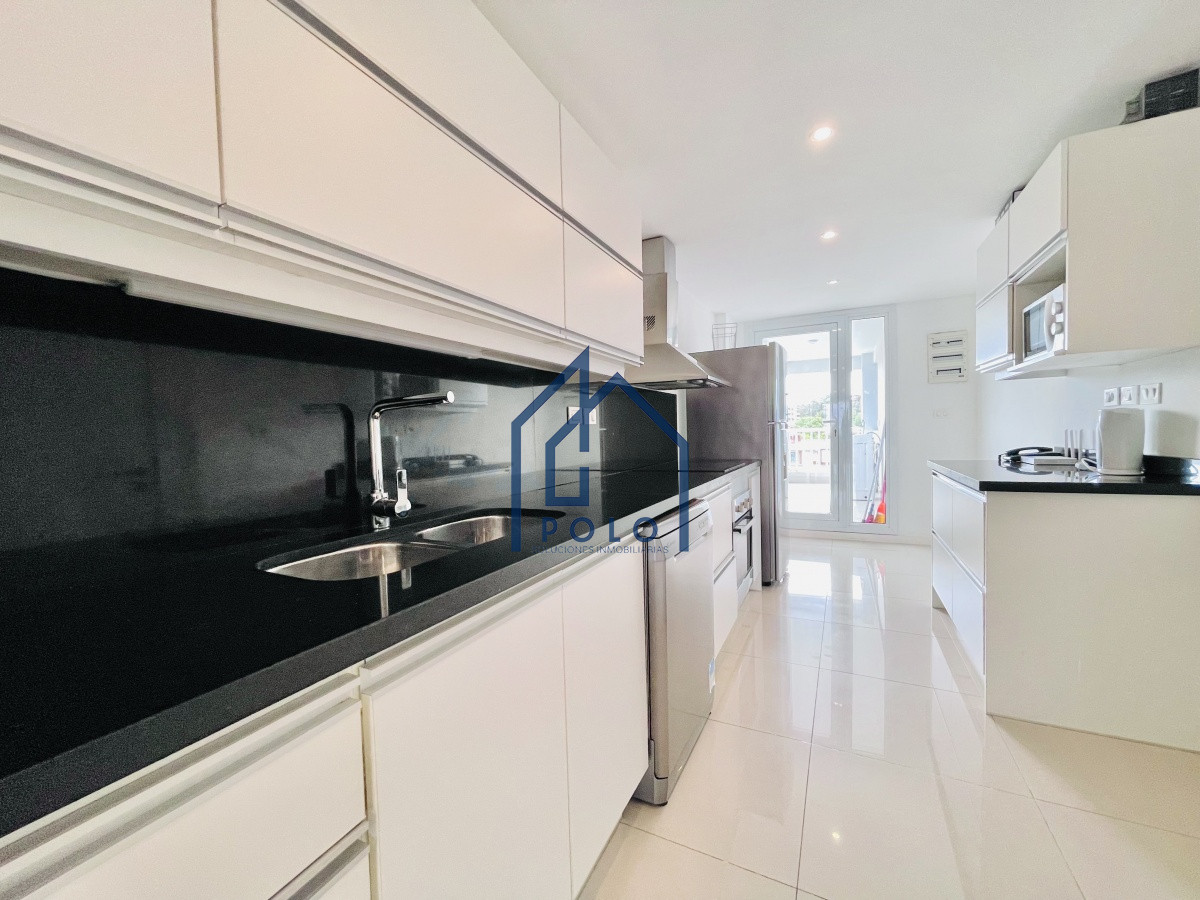Apartamento ID.111 - Apartamento de 3 Dormitorios y Parrillero Frente al Mar, Playa Mansa