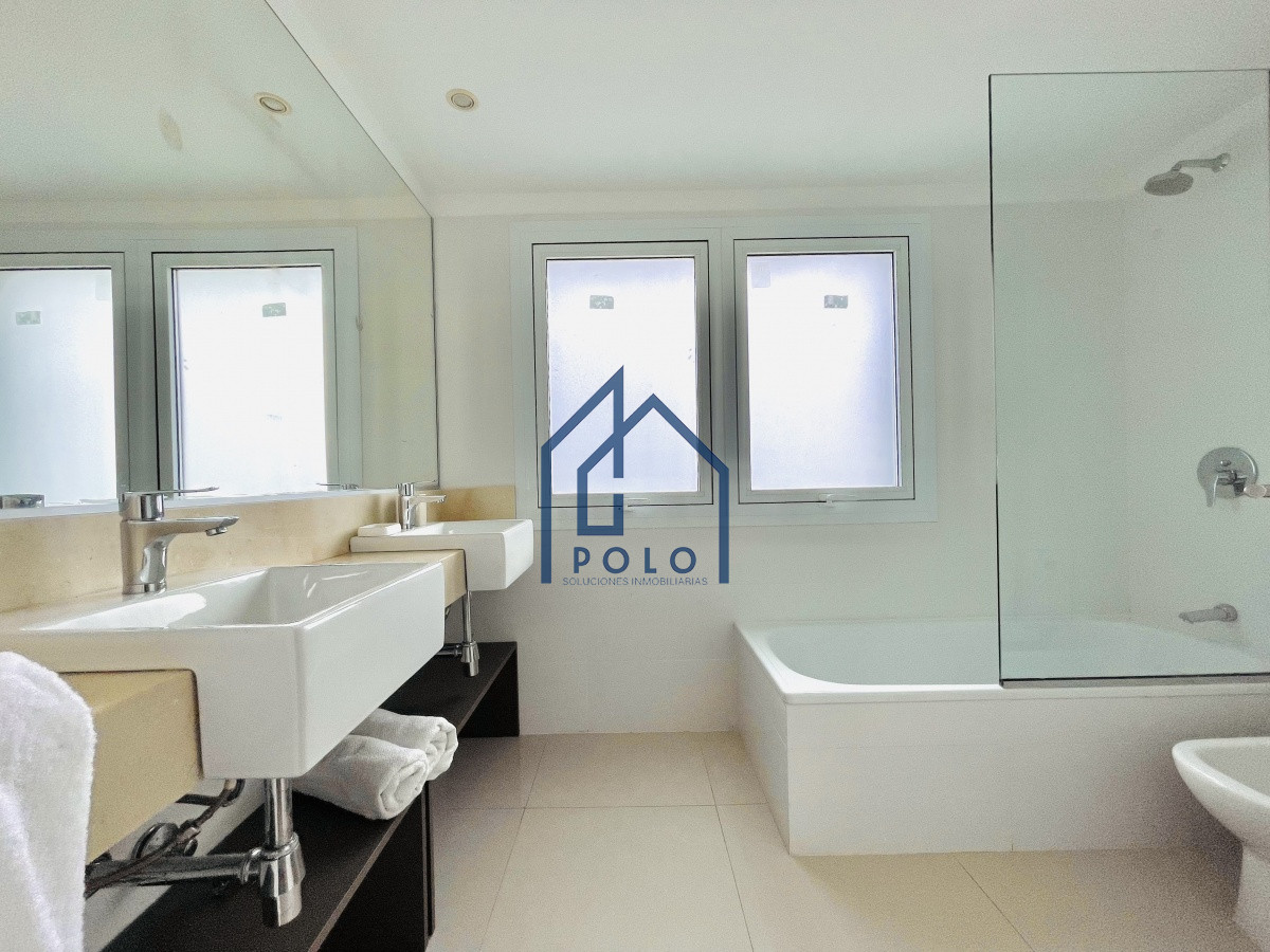 Apartamento ID.111 - Apartamento de 3 Dormitorios y Parrillero Frente al Mar, Playa Mansa