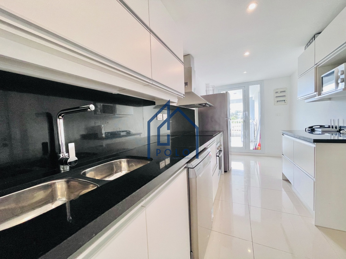 Apartamento ID.111 - Apartamento de 3 Dormitorios y Parrillero Frente al Mar, Playa Mansa