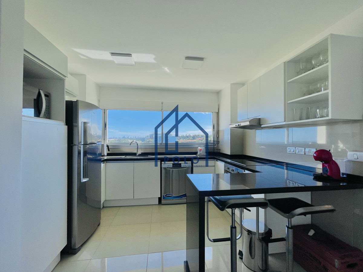 Apartamento ID.151 - Venta Penthouse de 3 Dormitorios en Primera Línea del Mar, Playa Brava Punta del Este