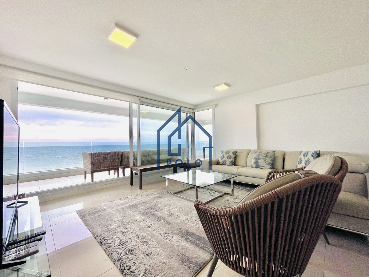 Apartamento ID.111 - Apartamento de 3 Dormitorios y Parrillero Frente al Mar, Playa Mansa