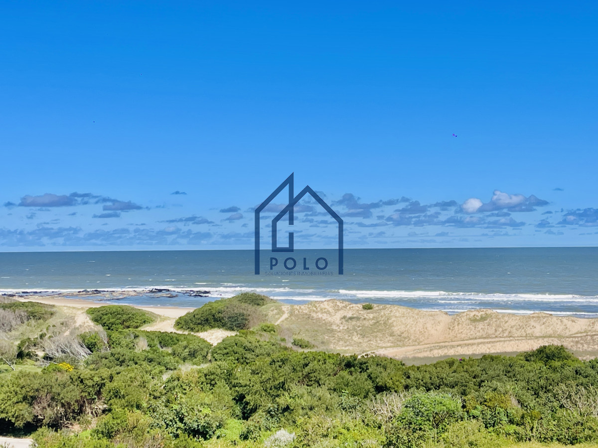 Apartamento ID.151 - Venta Penthouse de 3 Dormitorios en Primera Línea del Mar, Playa Brava Punta del Este