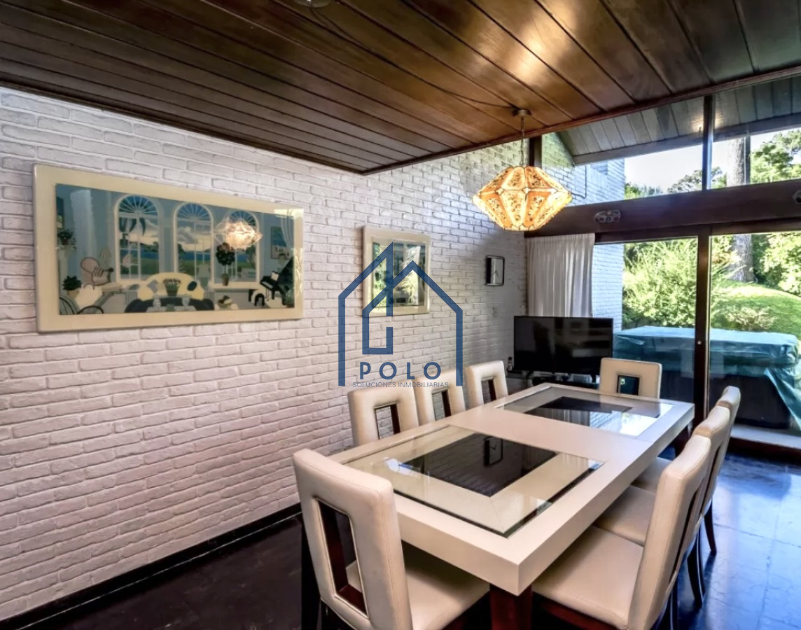 Casa ID.153 - Venta Excelente Casa de 4 Dormitorios en Playa Mansa, Ideal para vivir todo el año