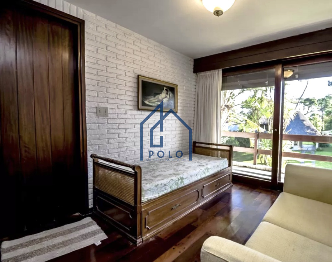 Casa ID.153 - Venta Excelente Casa de 4 Dormitorios en Playa Mansa, Ideal para vivir todo el año