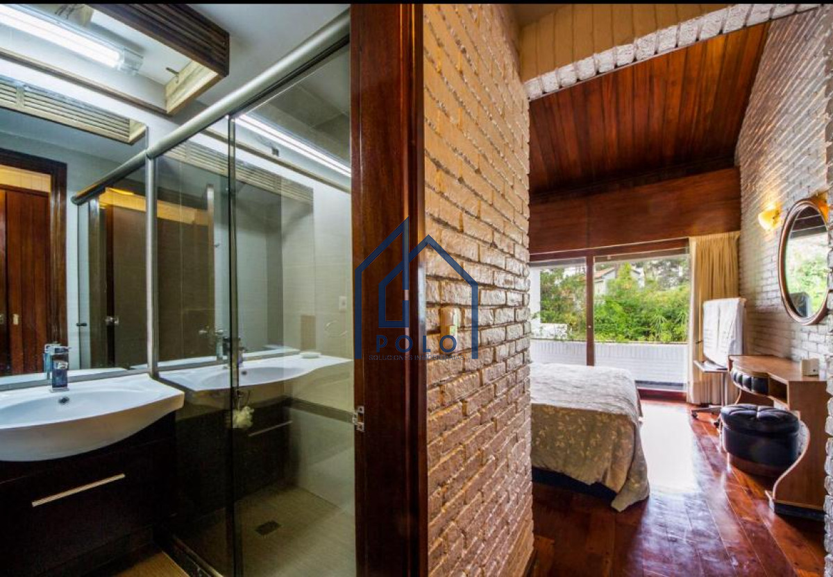 Casa ID.153 - Venta Excelente Casa de 4 Dormitorios en Playa Mansa, Ideal para vivir todo el año