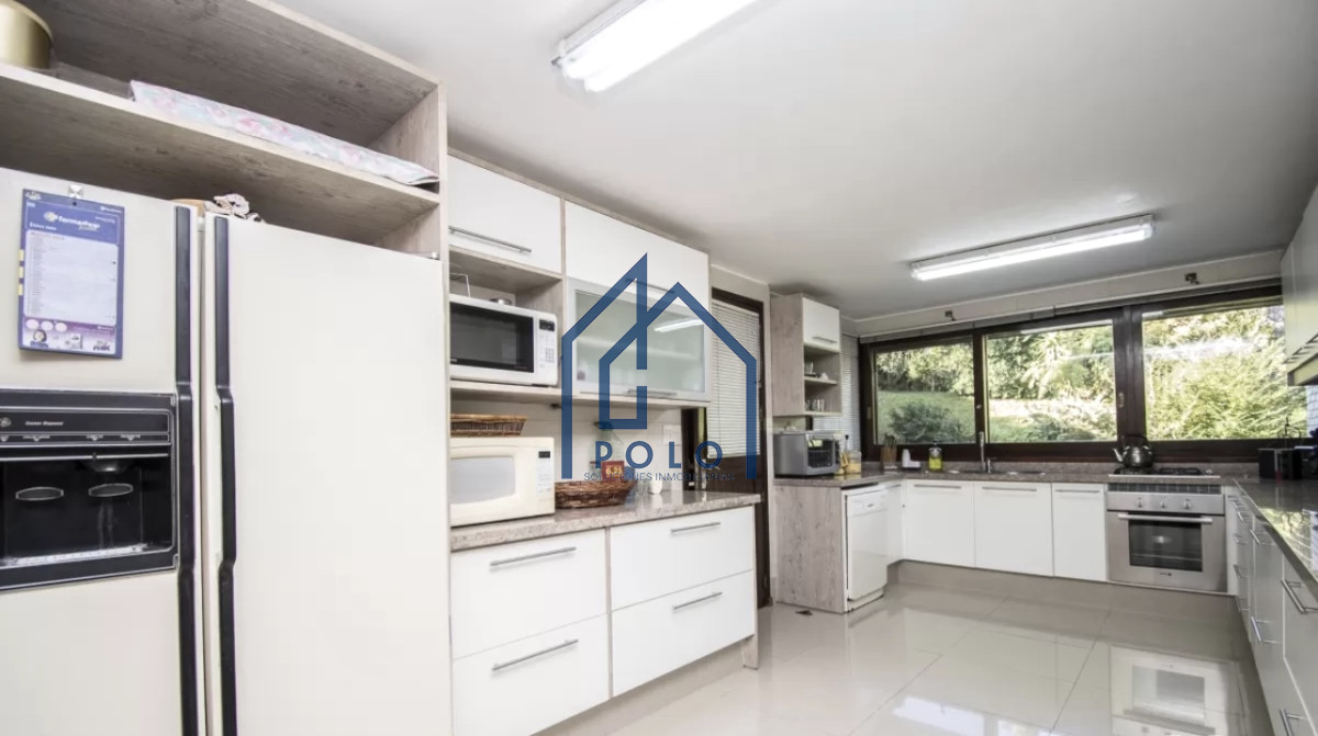 Casa ID.153 - Venta Excelente Casa de 4 Dormitorios en Playa Mansa, Ideal para vivir todo el año