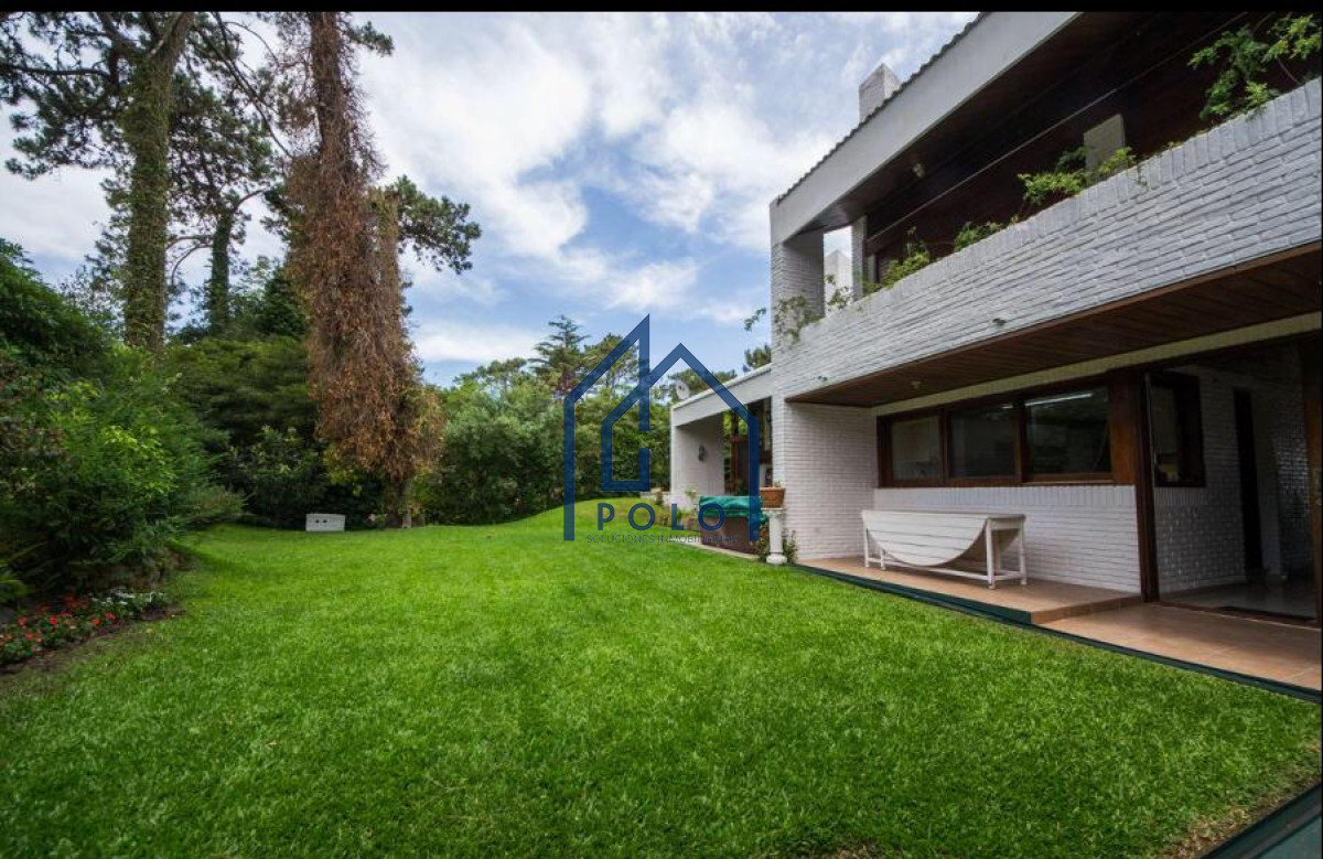 Casa ID.153 - Venta Excelente Casa de 4 Dormitorios en Playa Mansa, Ideal para vivir todo el año