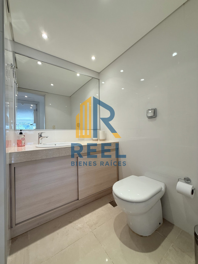 Apartamento ID.332 - Venta de apartamento de 3 dormitorios sobre primera fila de Playa Brava, Punta del Este