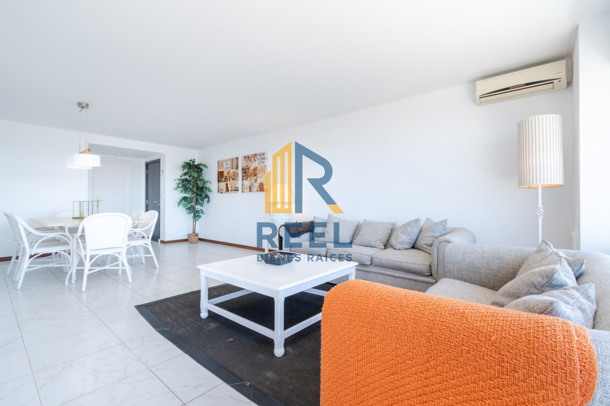Apartamento ID.81 - Venta y alquiler temporario de apartamento penthouse de tres dormitorios en playa Montoya
