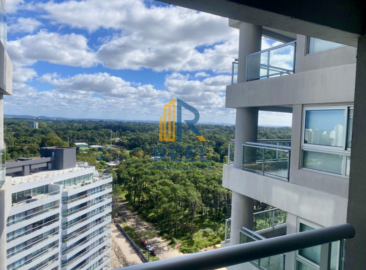 Apartamento ID.196 - Alquiler temporal de apartamento de 2 dormitorios con parrillero en Playa Brava frente al MAR
