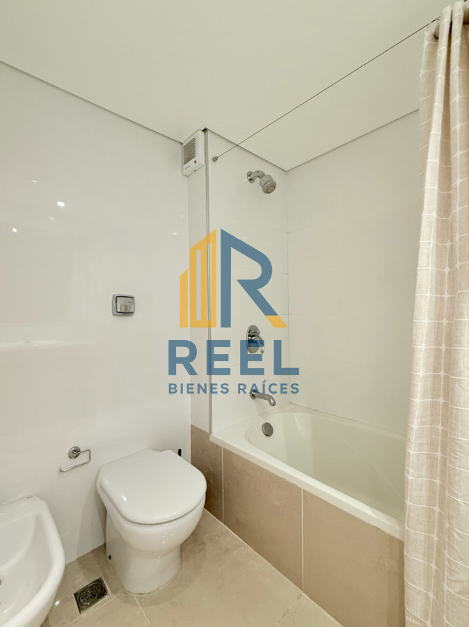 Apartamento ID.332 - Venta de apartamento de 3 dormitorios sobre primera fila de Playa Brava, Punta del Este