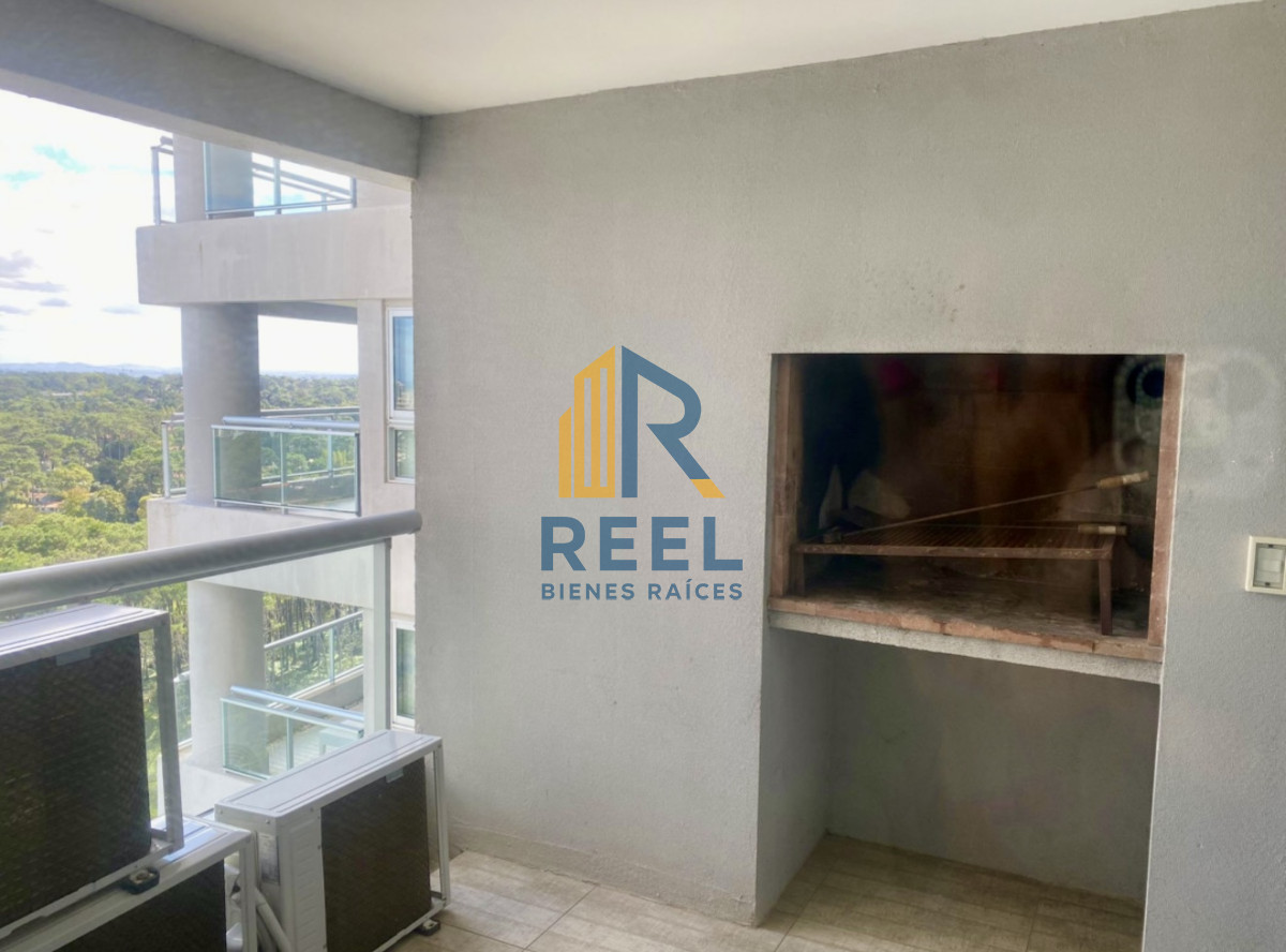 Apartamento ID.196 - Alquiler temporal de apartamento de 2 dormitorios con parrillero en Playa Brava frente al MAR