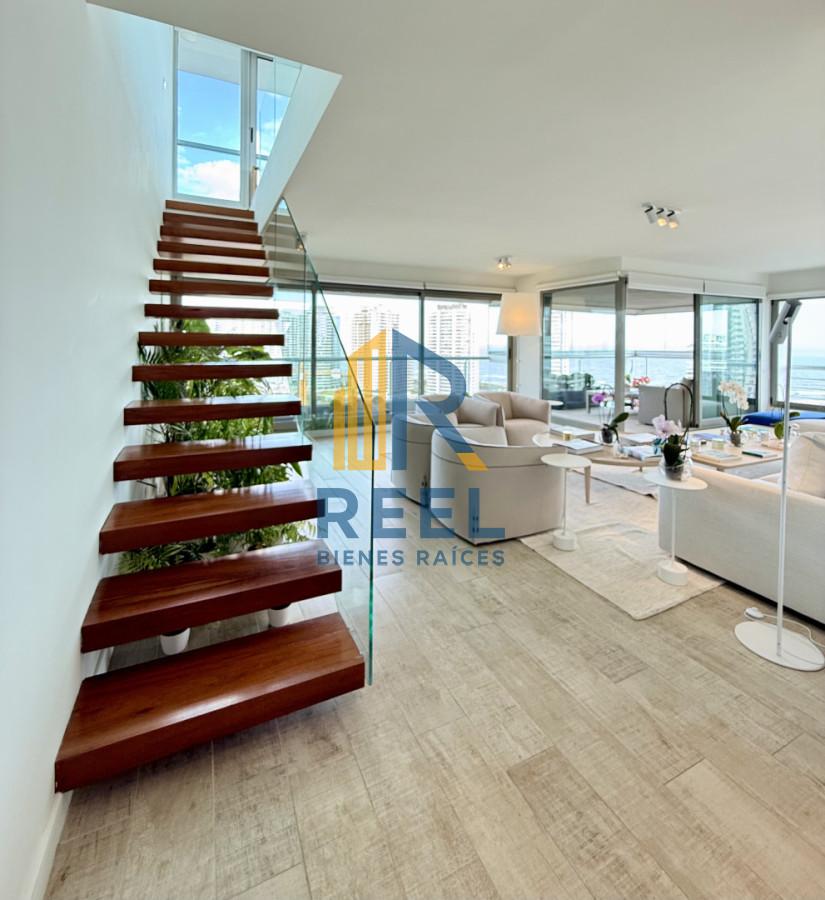 Apartamento ID.309 - Apartamento Penthouse finamente decorado de 3 dormitorios con parrillero propio en venta, Roosevelt Brava, Punta del Este