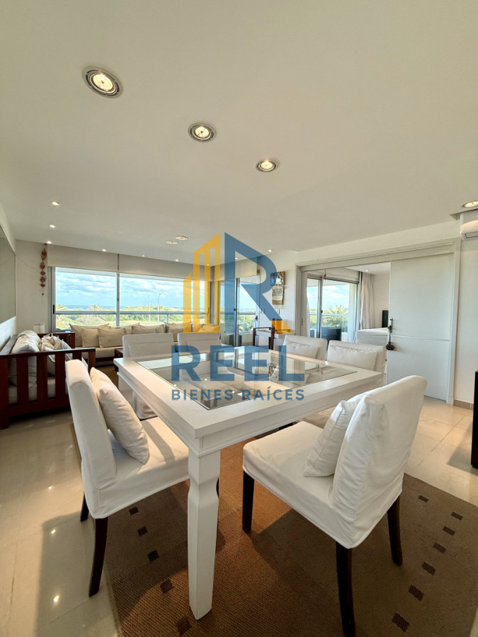 Apartamento ID.332 - Venta de apartamento de 3 dormitorios sobre primera fila de Playa Brava, Punta del Este