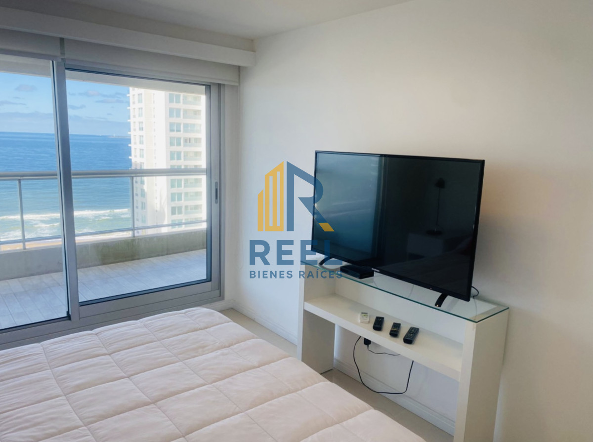 Apartamento ID.196 - Alquiler temporal de apartamento de 2 dormitorios con parrillero en Playa Brava frente al MAR