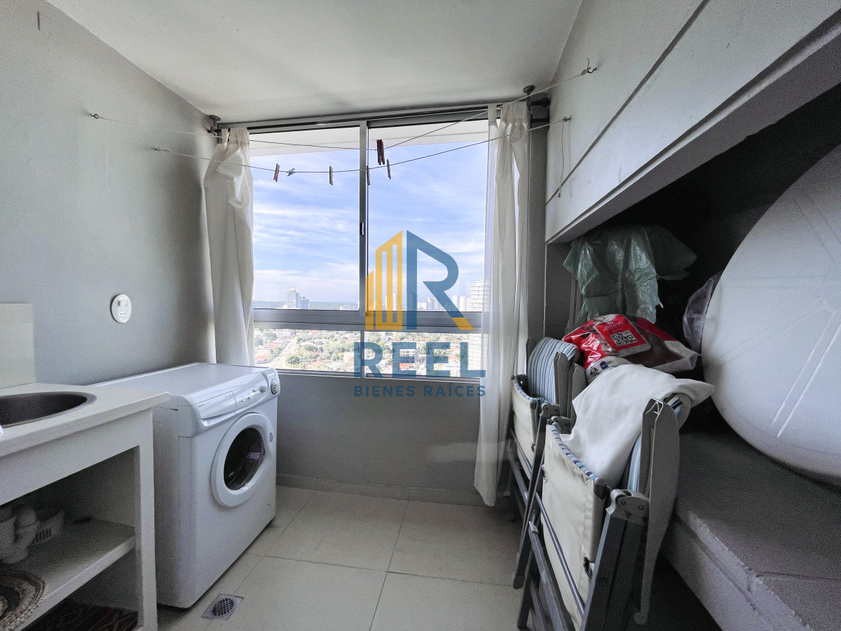 Apartamento ID.12 - Apartamento de 2 Dormitorios, Vista al Mar y Parrillero en Playa Mansa, Venta
