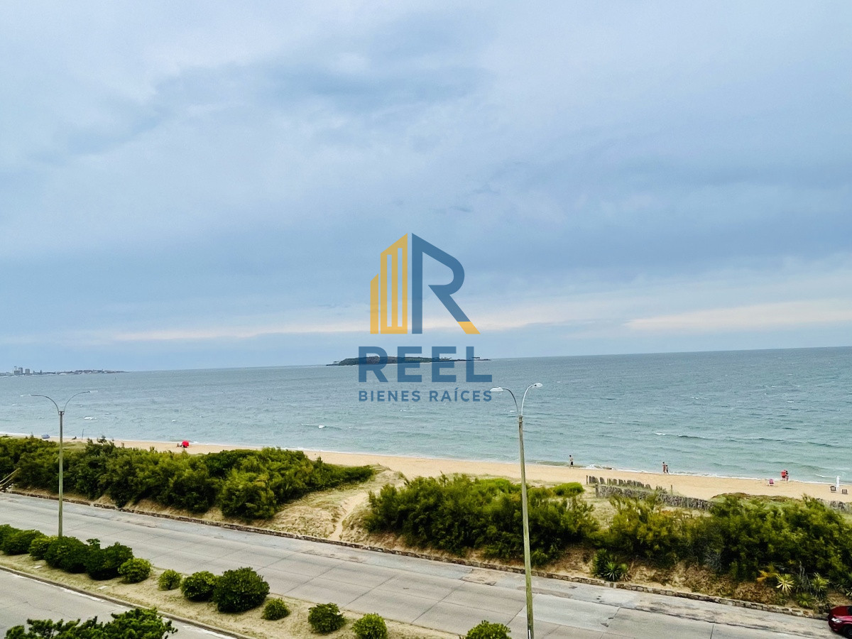 Apartamento ID.200 - Apartamento de 3 Dormitorios y Parrillero Frente al Mar, Playa Mansa