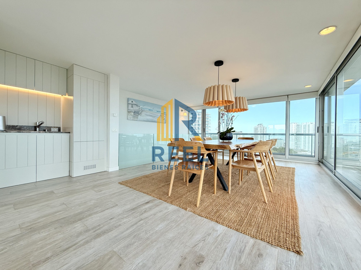Apartamento ID.309 - Apartamento Penthouse finamente decorado de 3 dormitorios con parrillero propio en venta, Roosevelt Brava, Punta del Este