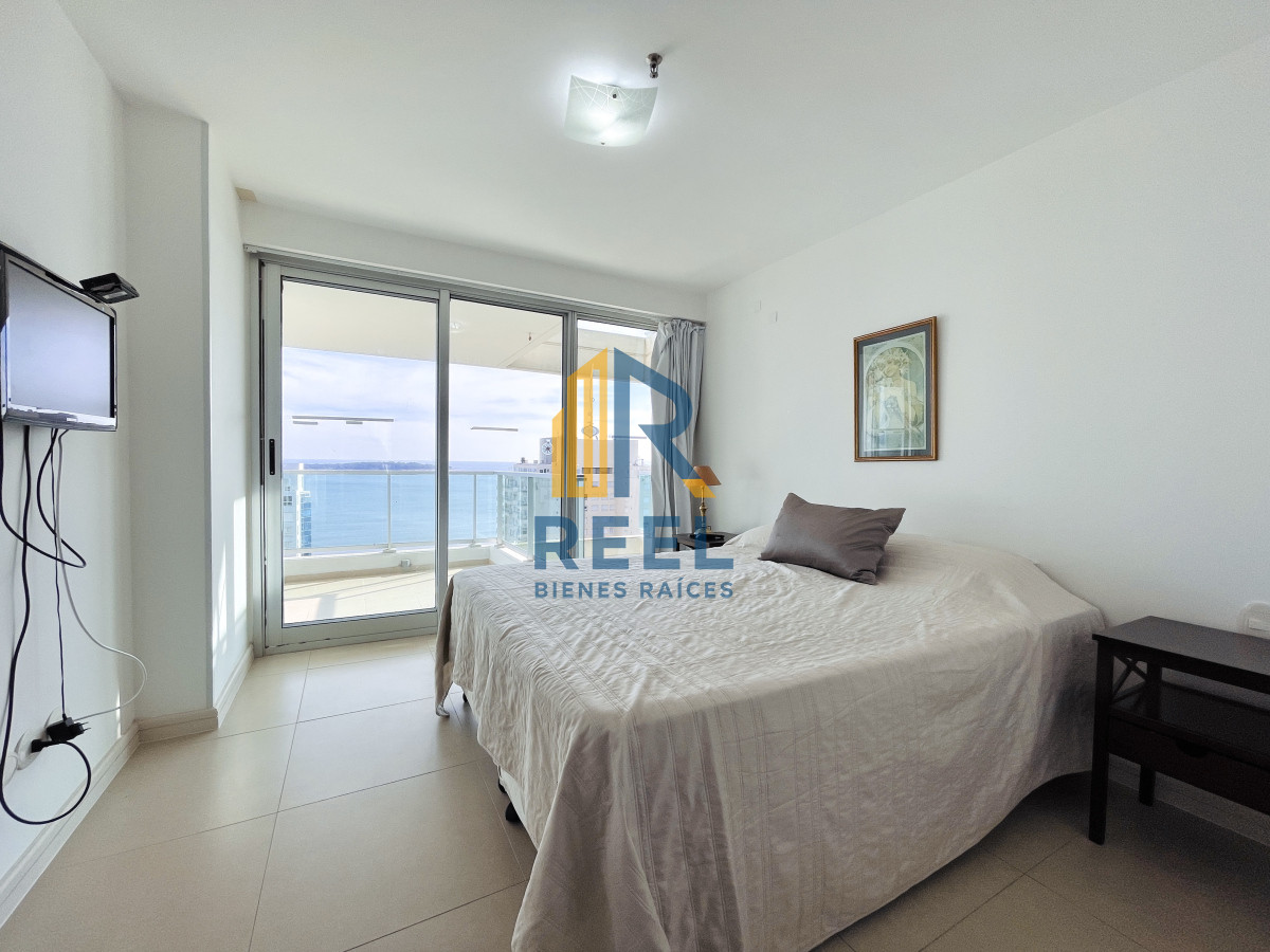 Apartamento ID.12 - Apartamento de 2 Dormitorios, Vista al Mar y Parrillero en Playa Mansa, Venta