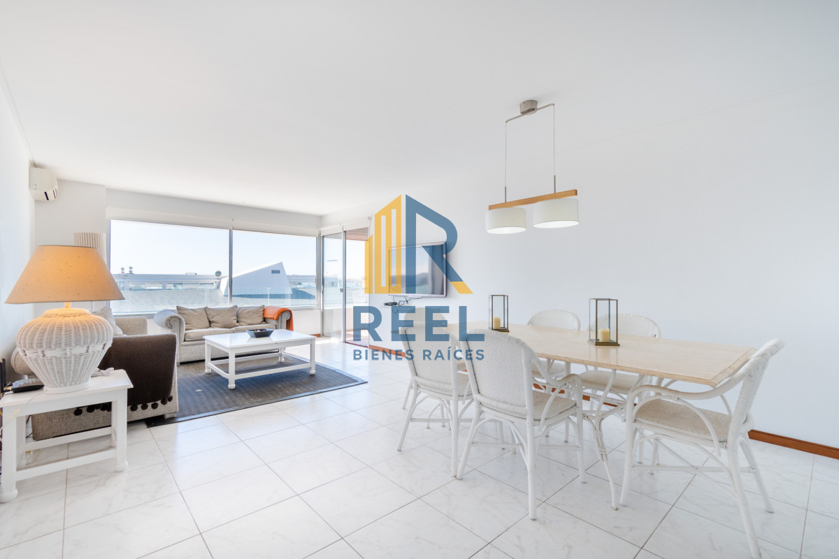Apartamento ID.81 - Venta y alquiler temporario de apartamento penthouse de tres dormitorios en playa Montoya
