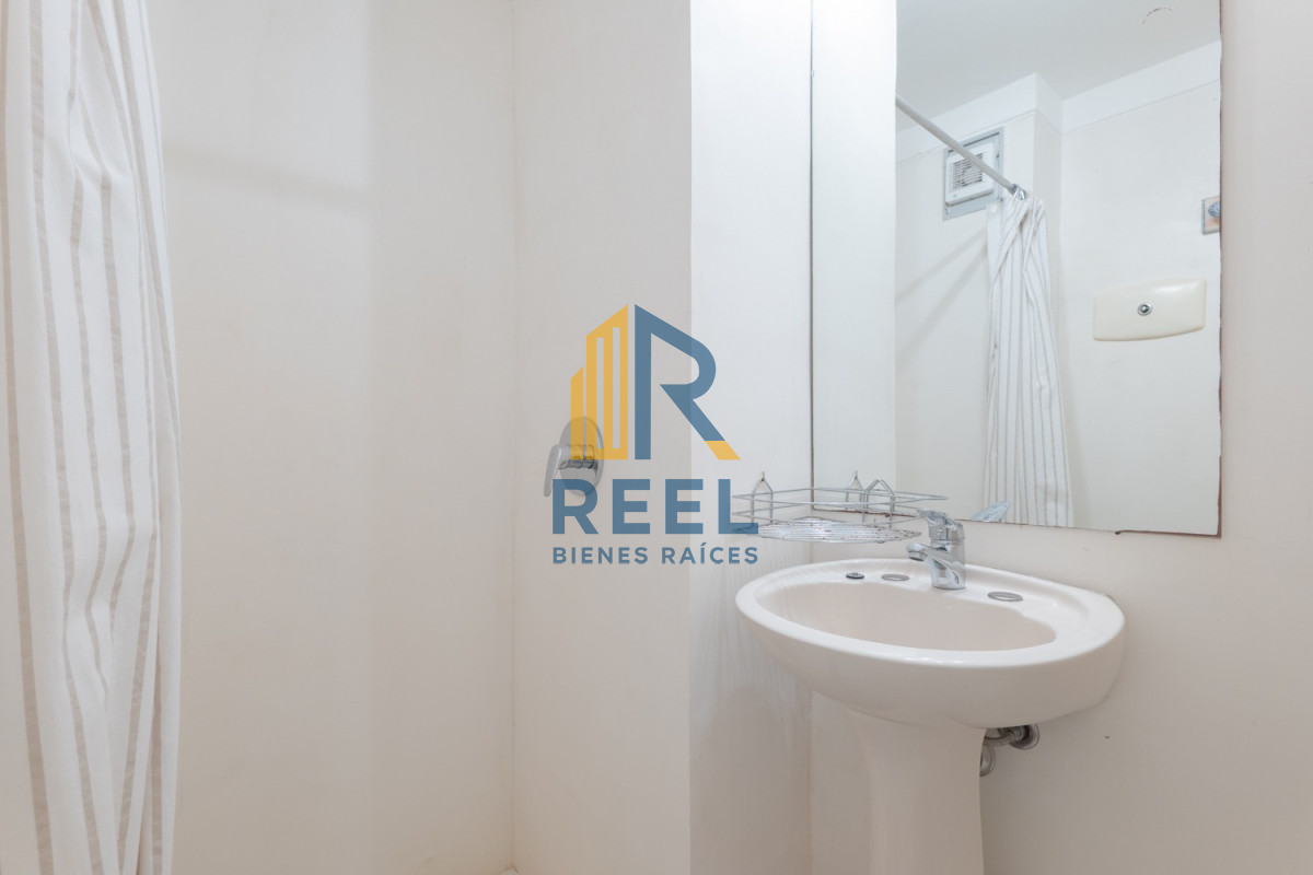 Apartamento ID.225 - Apartamento de 2 Dormitorios frente al Mar, en Venta, Península de Punta del Este