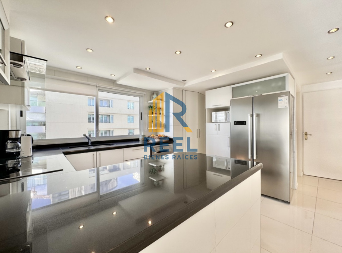 Apartamento ID.76 - Apartamento de 6 Dormitorios Frente al Puerto de Punta del Este