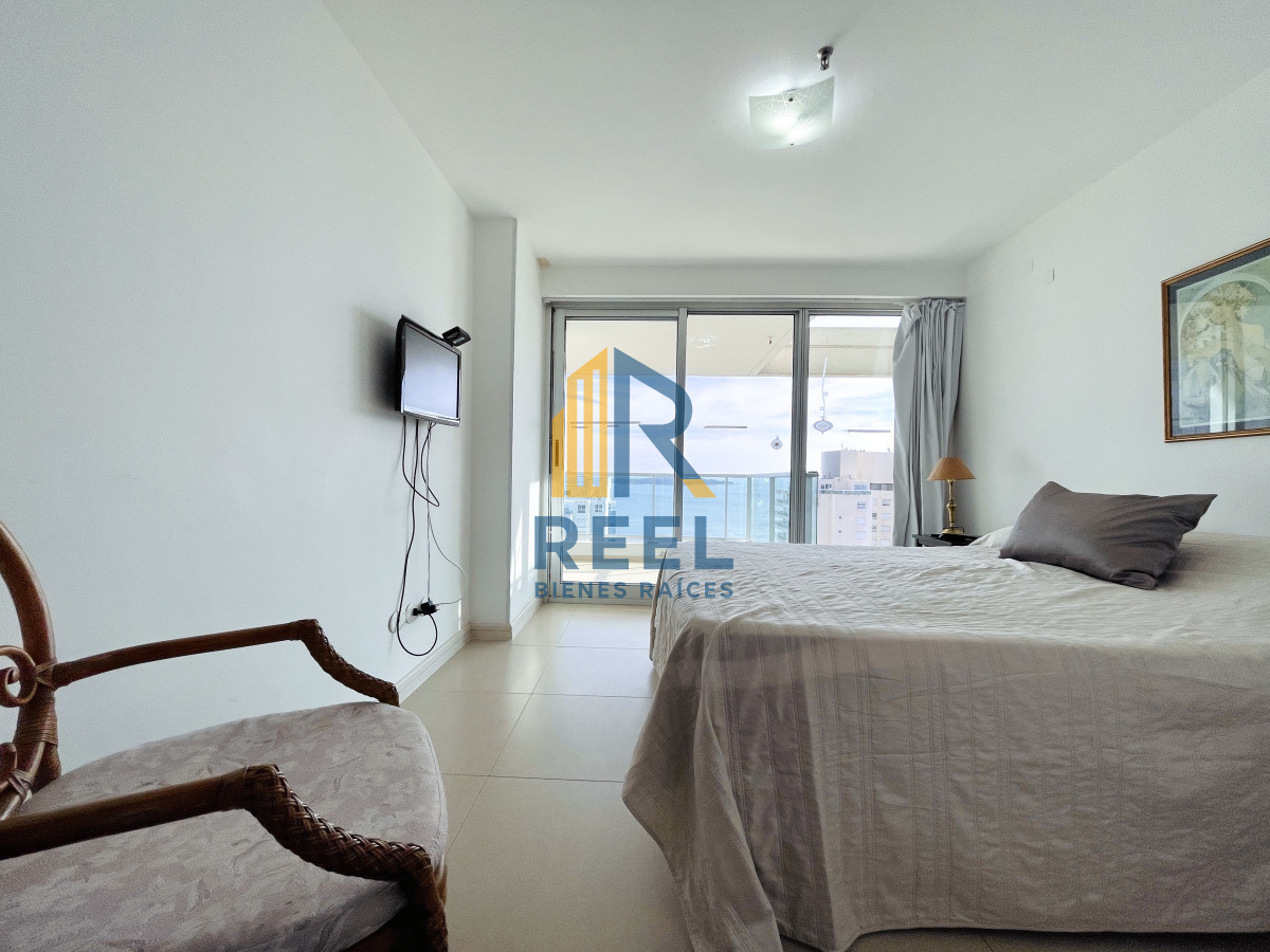 Apartamento ID.12 - Apartamento de 2 Dormitorios, Vista al Mar y Parrillero en Playa Mansa, Venta
