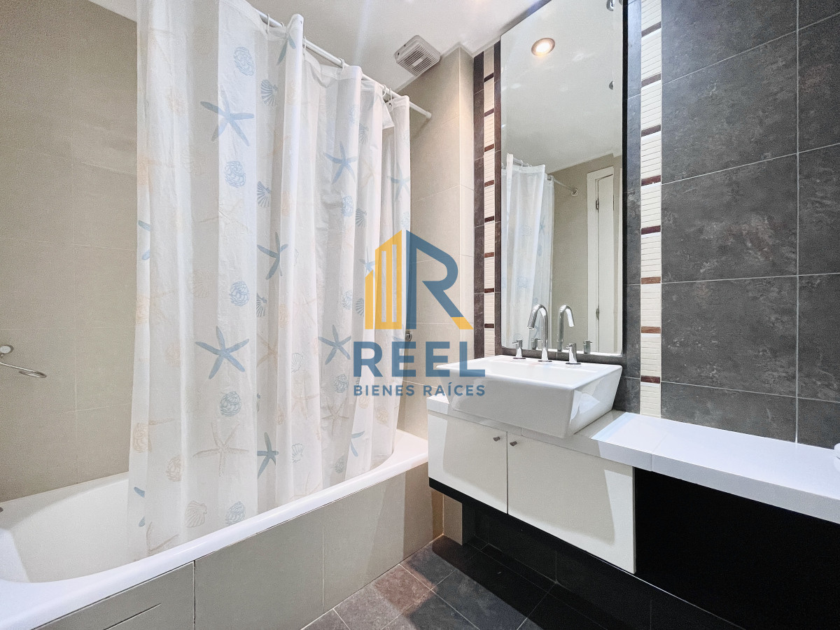 Apartamento ID.12 - Apartamento de 2 Dormitorios, Vista al Mar y Parrillero en Playa Mansa, Venta