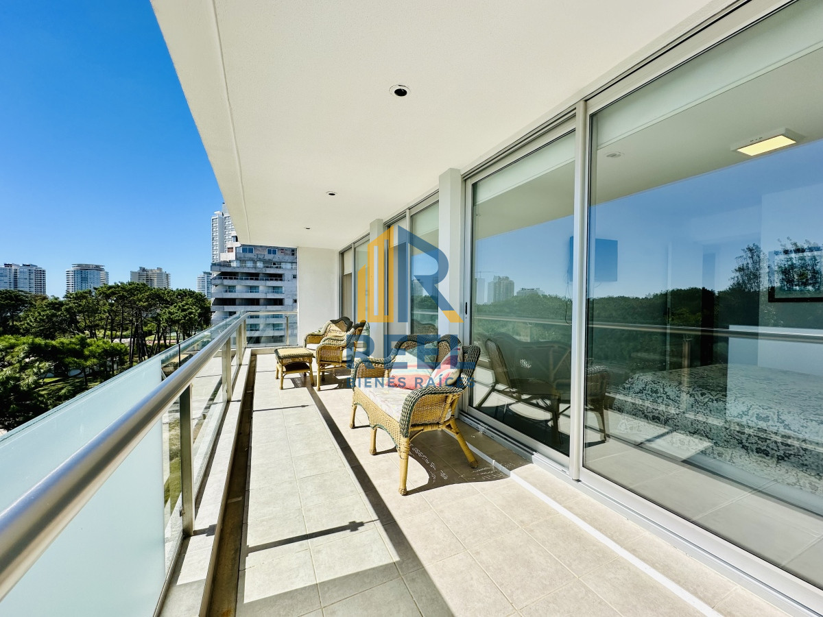 Apartamento ID.24 - Moderno Apartamento de dos Dormitorios sobre Roosevelt en Venta