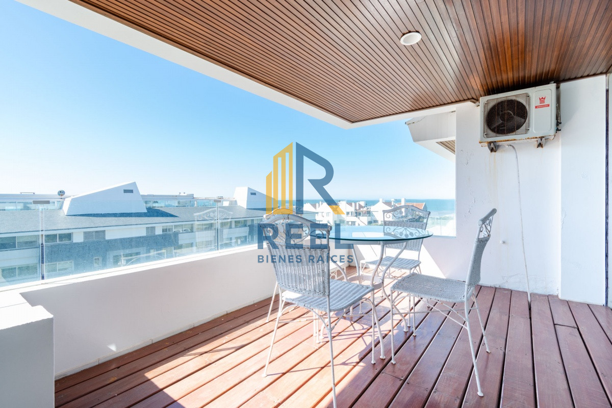 Apartamento ID.81 - Venta y alquiler temporario de apartamento penthouse de tres dormitorios en playa Montoya