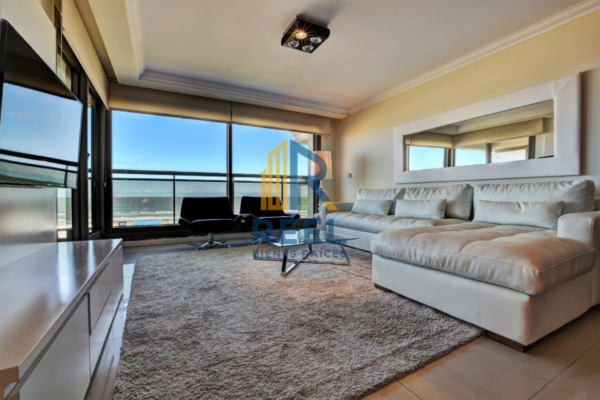 Apartamento ID.79 - Apartamento de 3 Dormitorios en Imperiale, Frente al Mar  - Oportunidad en Venta
