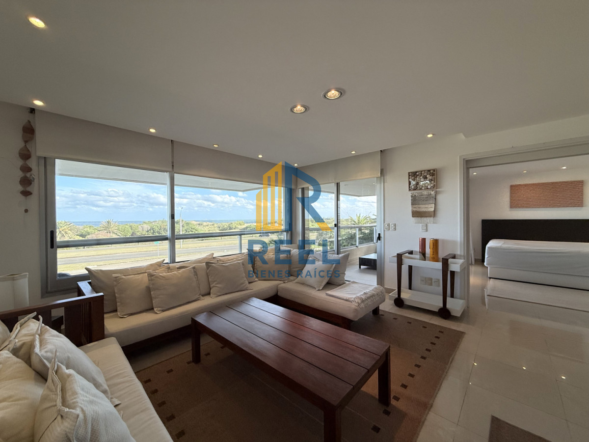 Apartamento ID.332 - Venta de apartamento de 3 dormitorios sobre primera fila de Playa Brava, Punta del Este