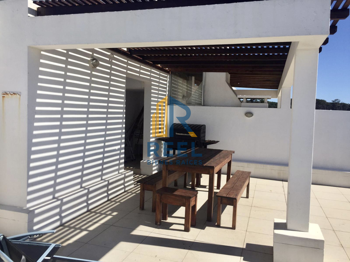 Apartamento ID.81 - Venta y alquiler temporario de apartamento penthouse de tres dormitorios en playa Montoya
