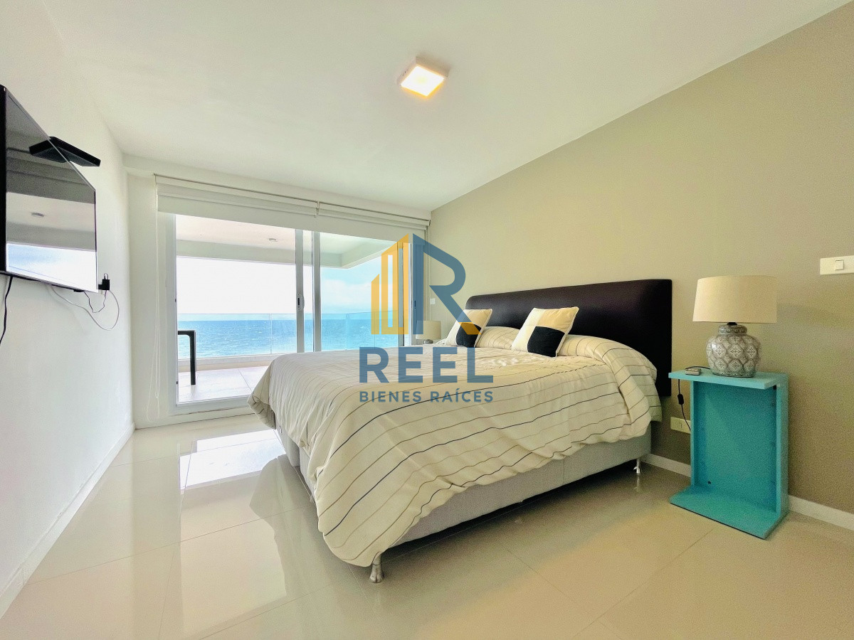 Apartamento ID.200 - Apartamento de 3 Dormitorios y Parrillero Frente al Mar, Playa Mansa